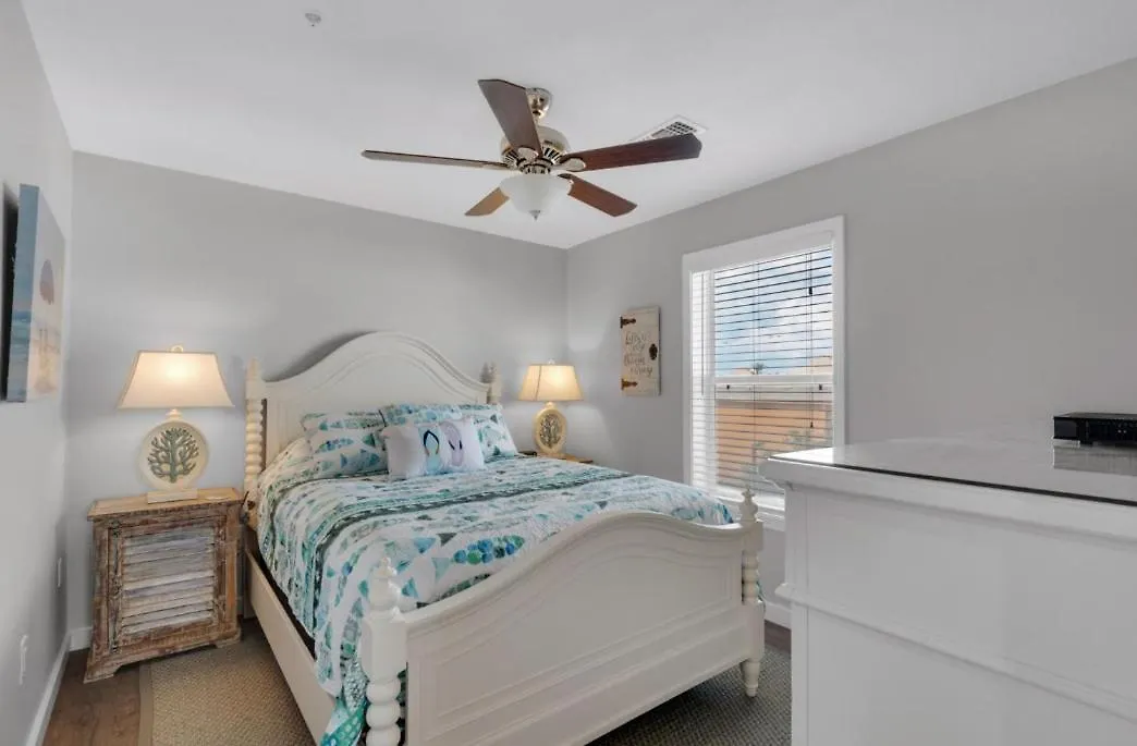 Remodeled 3 Bedroom Beach Condo - In The Heart Of Destin! Casa vacanze Destin